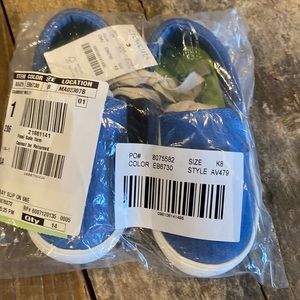 Crewcuts new chambray slides size K8